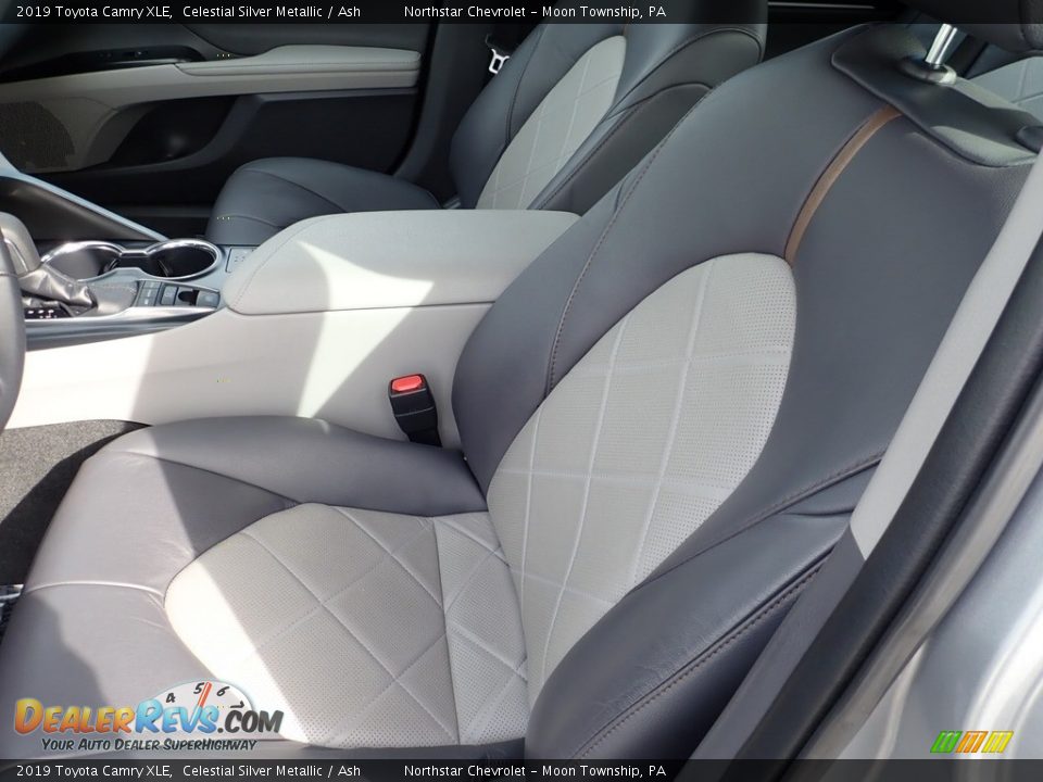 2019 Toyota Camry XLE Celestial Silver Metallic / Ash Photo #20