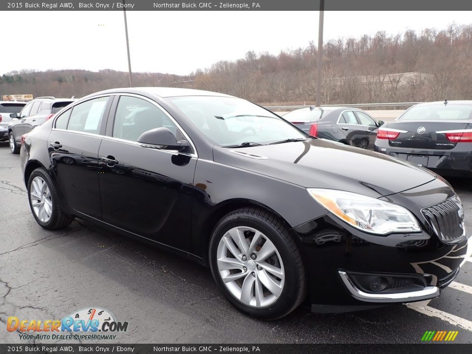 Front 3/4 View of 2015 Buick Regal AWD Photo #4