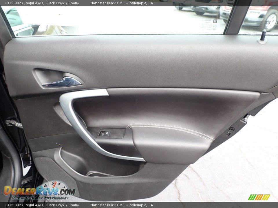 Door Panel of 2015 Buick Regal AWD Photo #8