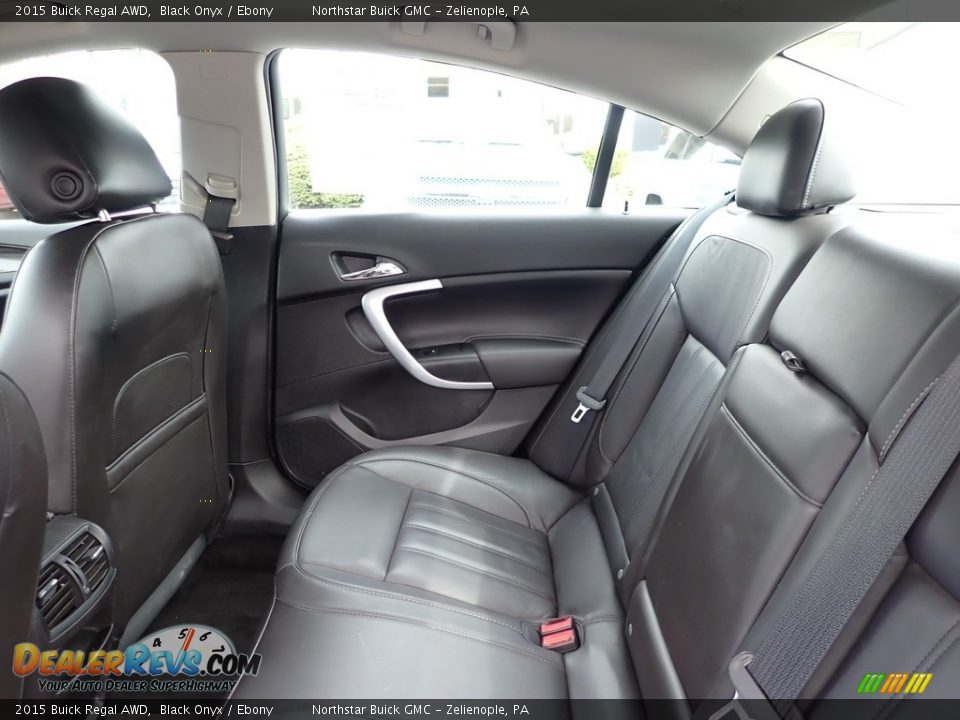 Rear Seat of 2015 Buick Regal AWD Photo #17