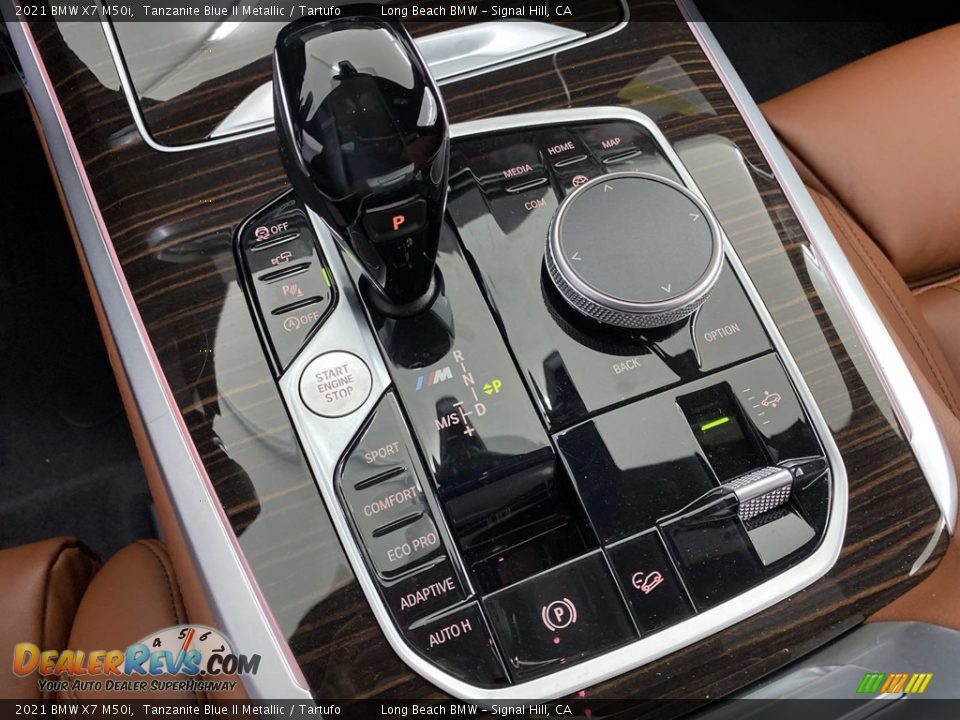 Controls of 2021 BMW X7 M50i Photo #23