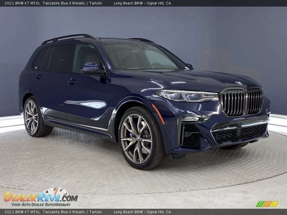 Front 3/4 View of 2021 BMW X7 M50i Photo #28