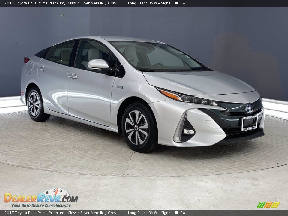 Front 3/4 View of 2017 Toyota Prius Prime Premium Photo #36