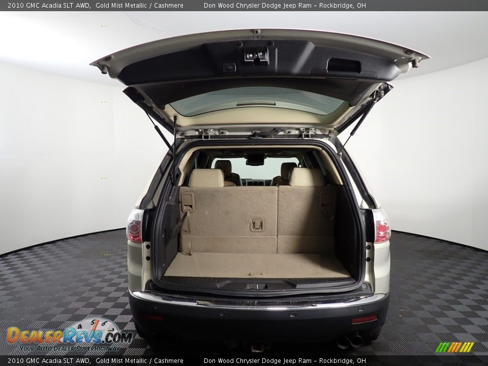 2010 GMC Acadia SLT AWD Gold Mist Metallic / Cashmere Photo #16