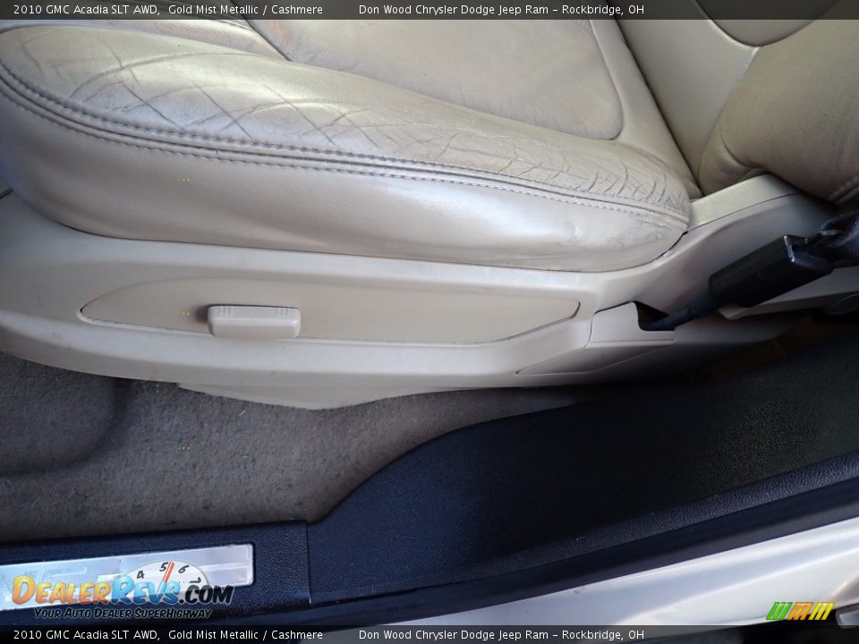 2010 GMC Acadia SLT AWD Gold Mist Metallic / Cashmere Photo #26