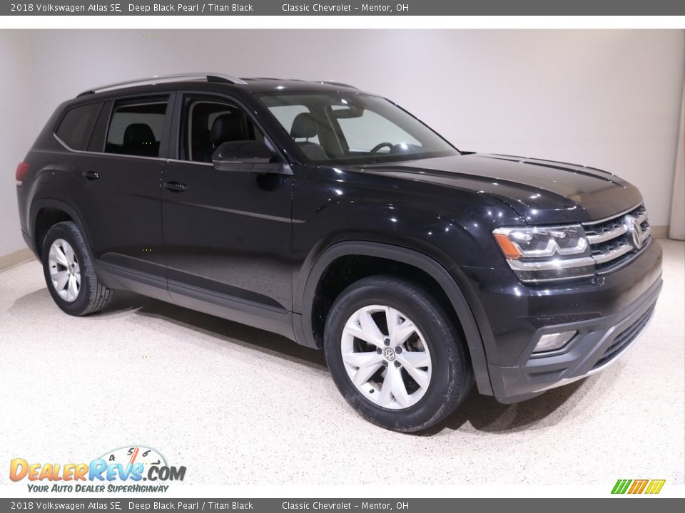 2018 Volkswagen Atlas SE Deep Black Pearl / Titan Black Photo #1