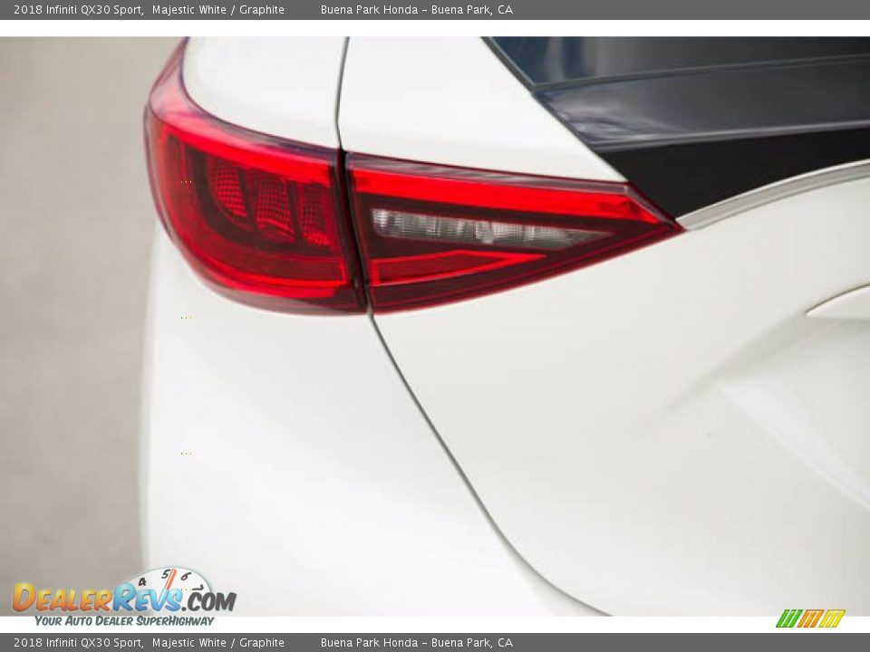 2018 Infiniti QX30 Sport Majestic White / Graphite Photo #10