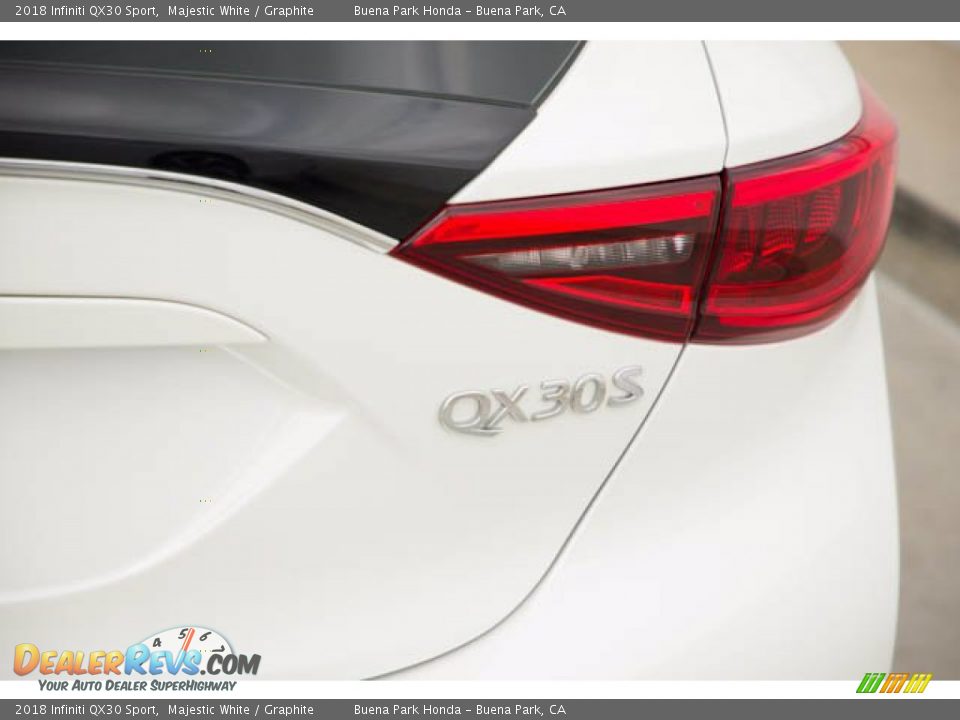 2018 Infiniti QX30 Sport Majestic White / Graphite Photo #11