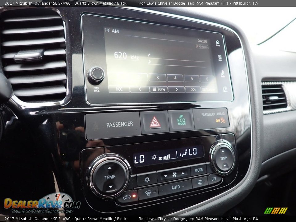 Controls of 2017 Mitsubishi Outlander SE S-AWC Photo #19