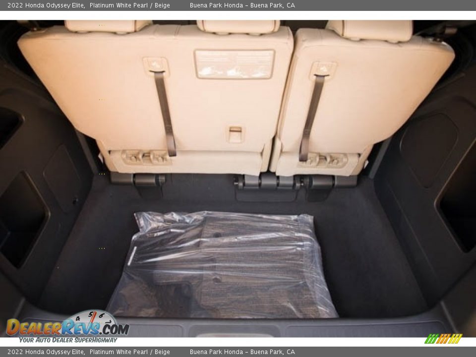 2022 Honda Odyssey Elite Platinum White Pearl / Beige Photo #28