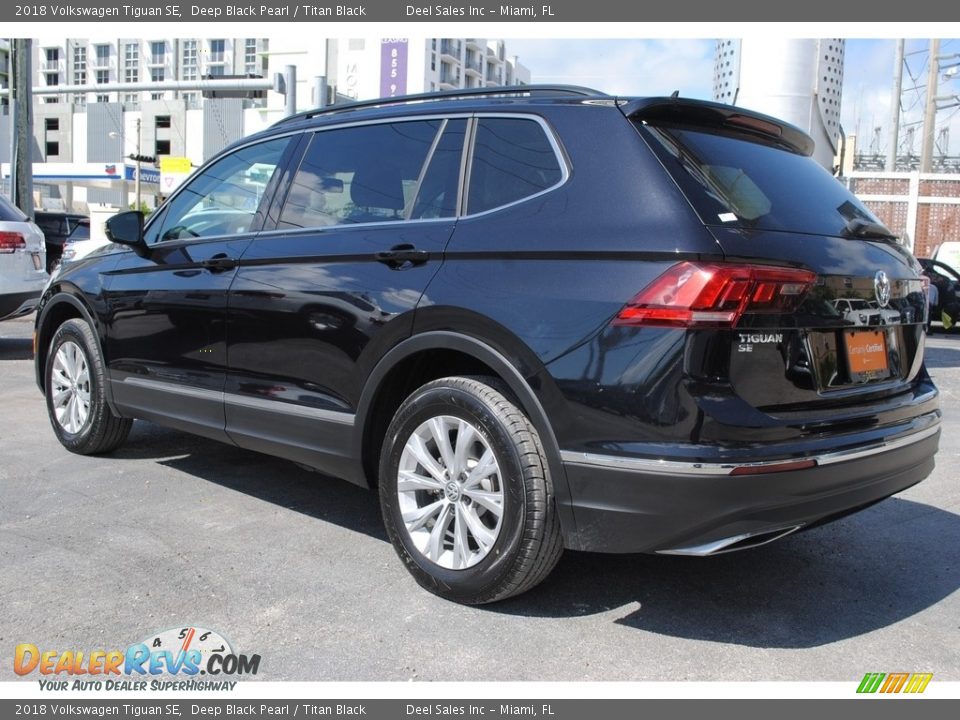 2018 Volkswagen Tiguan SE Deep Black Pearl / Titan Black Photo #7