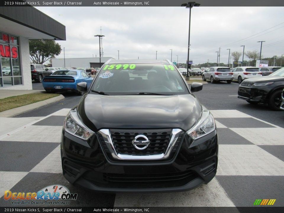 2019 Nissan Kicks S Super Black / Charcoal Photo #2