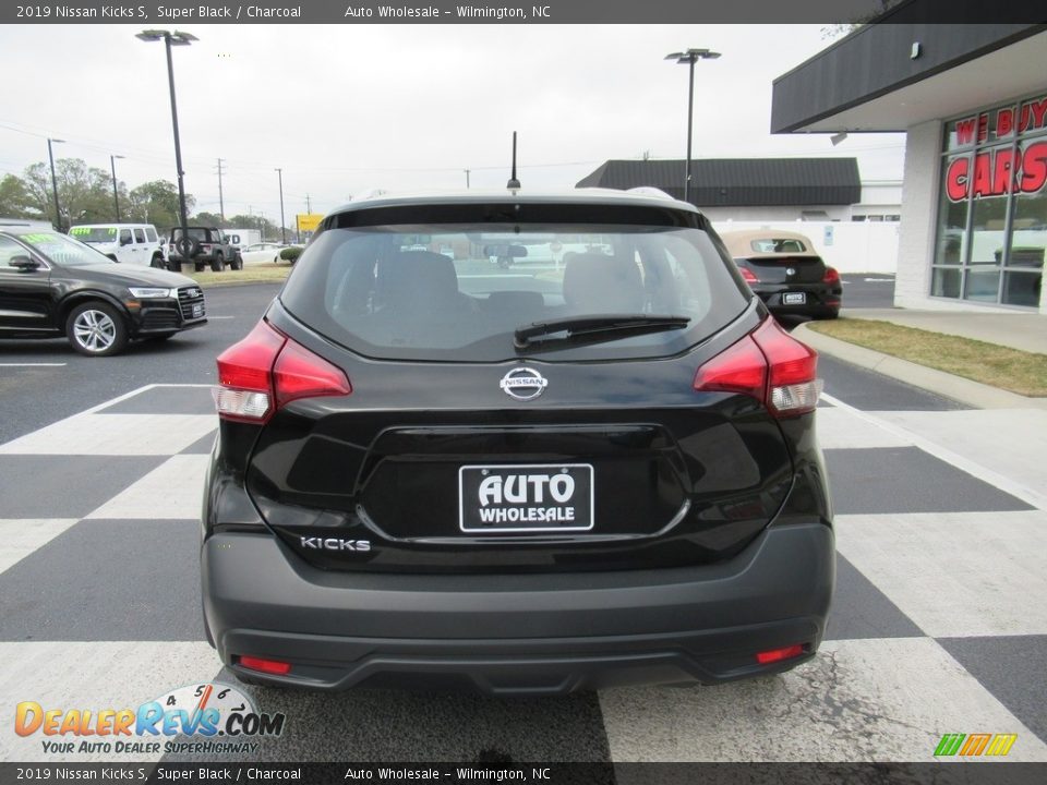 2019 Nissan Kicks S Super Black / Charcoal Photo #4