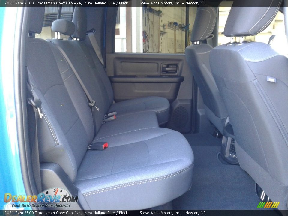 2021 Ram 3500 Tradesman Crew Cab 4x4 New Holland Blue / Black Photo #15