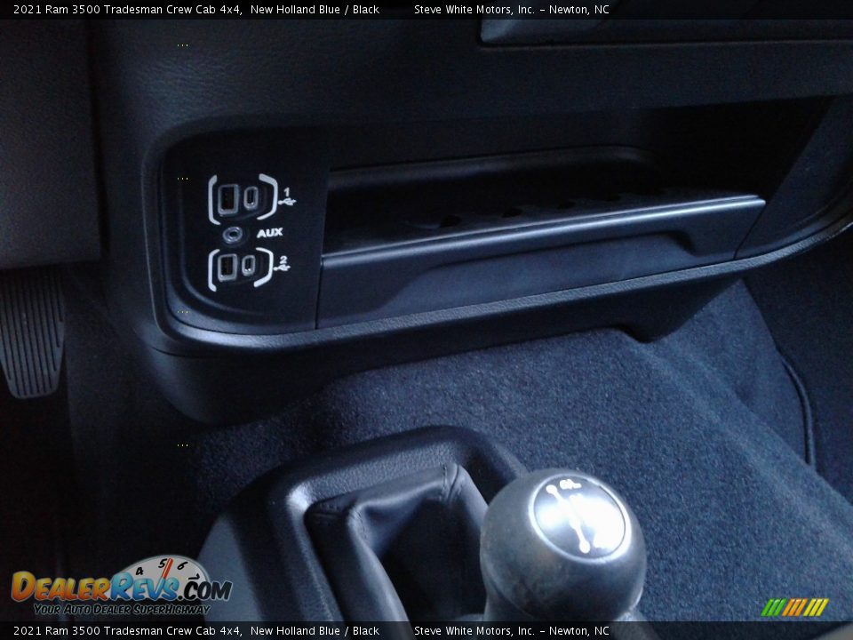 2021 Ram 3500 Tradesman Crew Cab 4x4 New Holland Blue / Black Photo #25