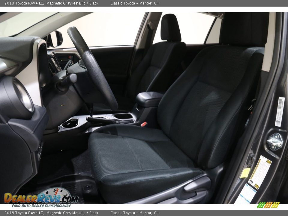 2018 Toyota RAV4 LE Magnetic Gray Metallic / Black Photo #5