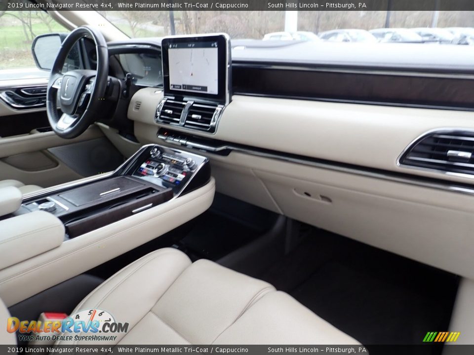 Dashboard of 2019 Lincoln Navigator Reserve 4x4 Photo #12