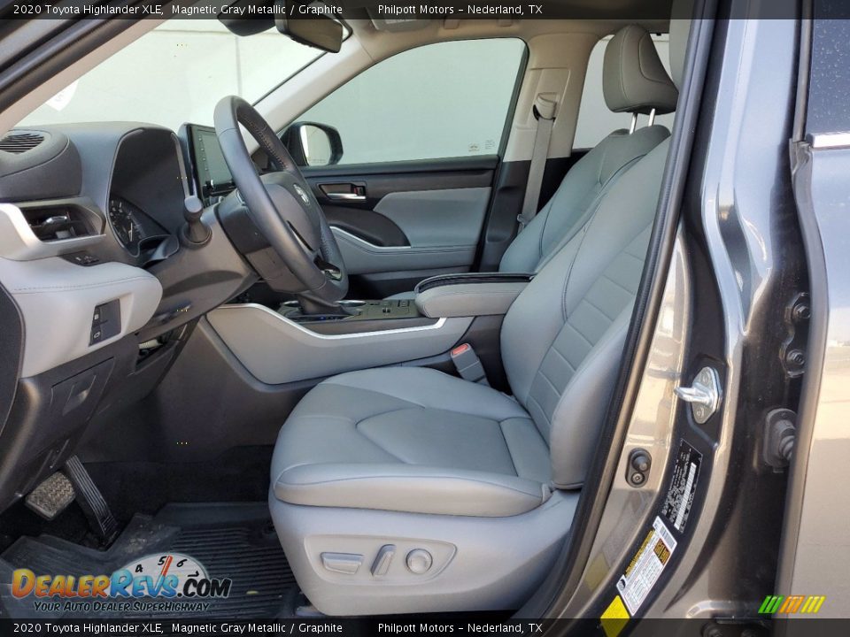 Front Seat of 2020 Toyota Highlander XLE Photo #4