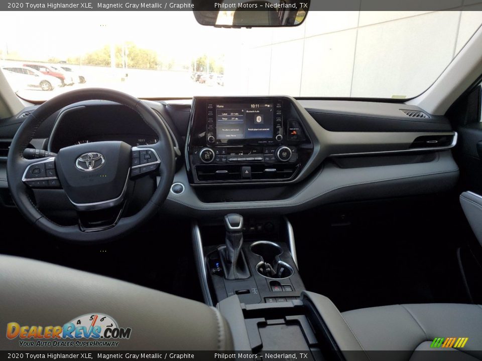 Dashboard of 2020 Toyota Highlander XLE Photo #5