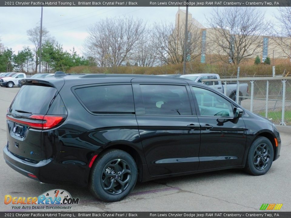 2021 Chrysler Pacifica Hybrid Touring L Brilliant Black Crystal Pearl / Black Photo #4