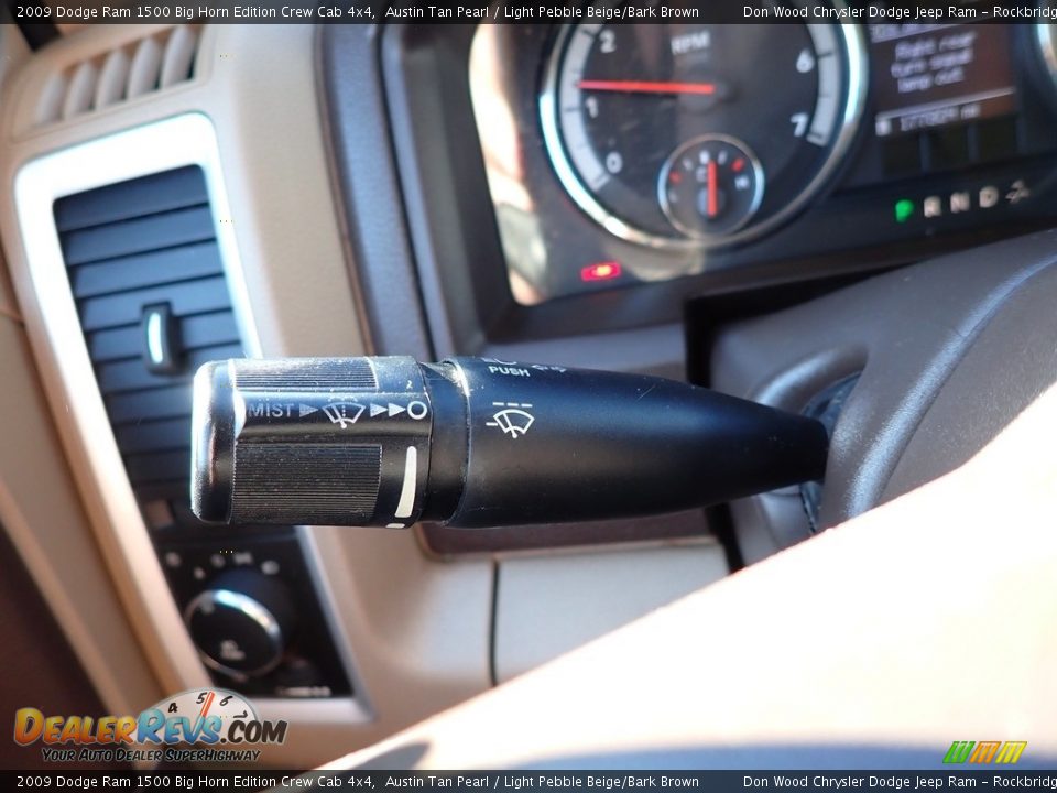 2009 Dodge Ram 1500 Big Horn Edition Crew Cab 4x4 Austin Tan Pearl / Light Pebble Beige/Bark Brown Photo #22