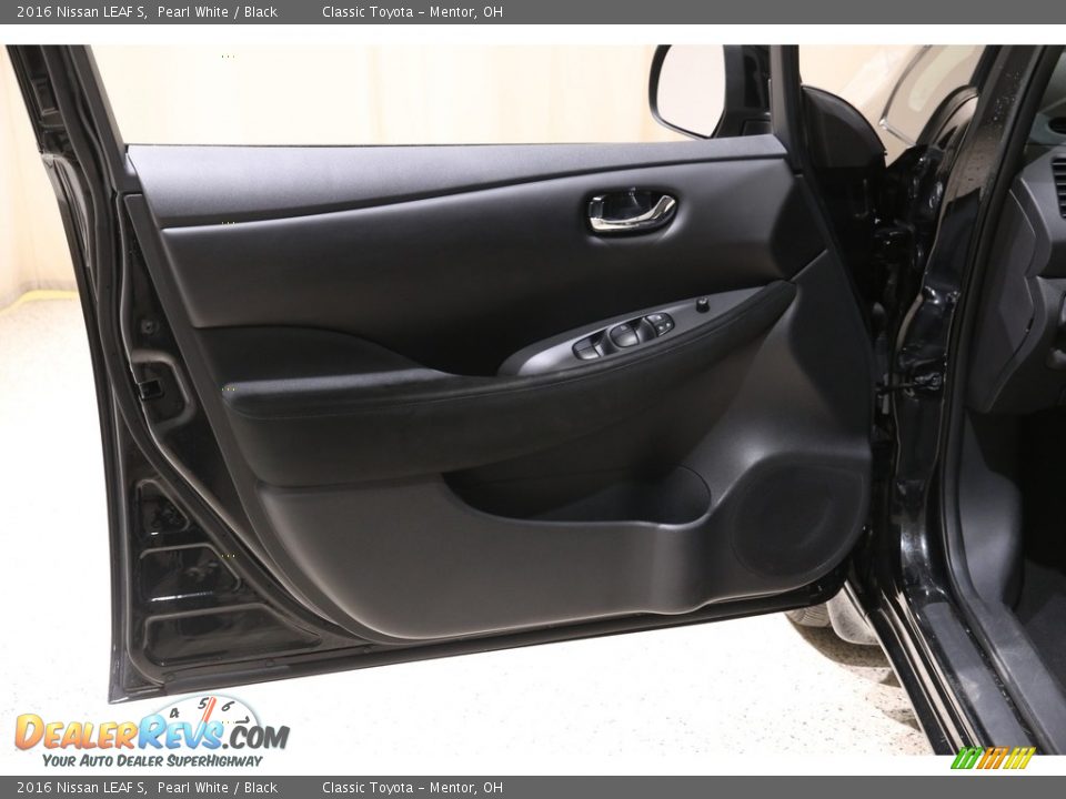 Door Panel of 2016 Nissan LEAF S Photo #4
