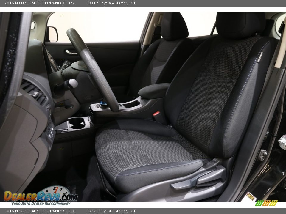 Front Seat of 2016 Nissan LEAF S Photo #5