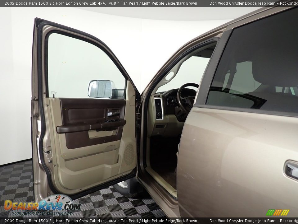 2009 Dodge Ram 1500 Big Horn Edition Crew Cab 4x4 Austin Tan Pearl / Light Pebble Beige/Bark Brown Photo #28