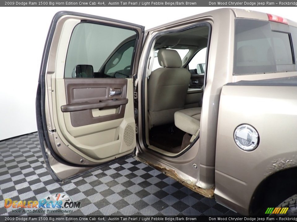 2009 Dodge Ram 1500 Big Horn Edition Crew Cab 4x4 Austin Tan Pearl / Light Pebble Beige/Bark Brown Photo #31