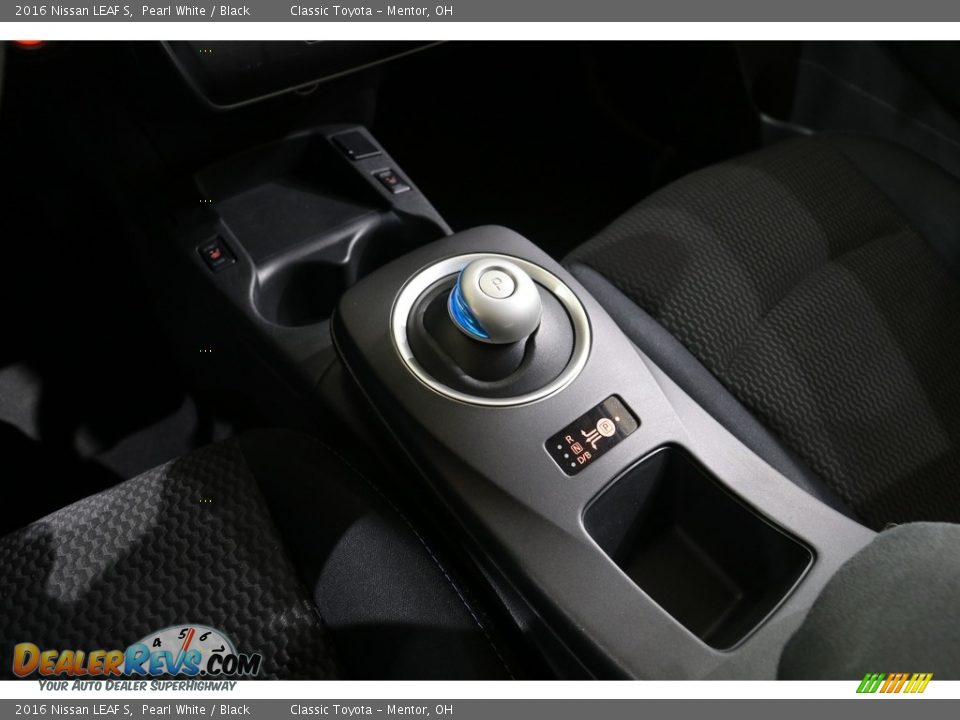 Controls of 2016 Nissan LEAF S Photo #14
