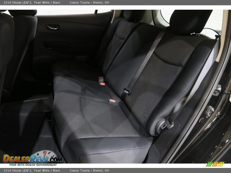 2016 Nissan LEAF S Pearl White / Black Photo #18