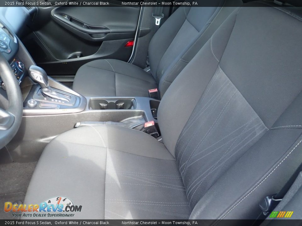 2015 Ford Focus S Sedan Oxford White / Charcoal Black Photo #20