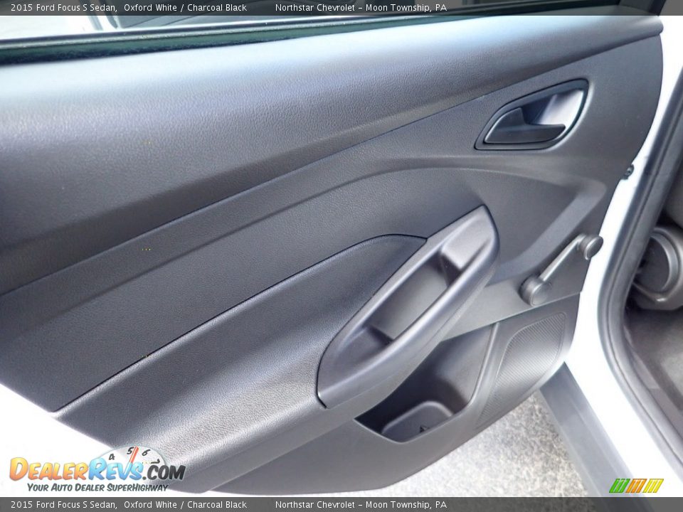 2015 Ford Focus S Sedan Oxford White / Charcoal Black Photo #23