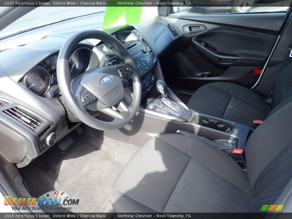 2015 Ford Focus S Sedan Oxford White / Charcoal Black Photo #25