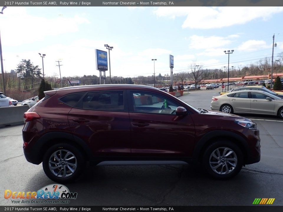 2017 Hyundai Tucson SE AWD Ruby Wine / Beige Photo #10