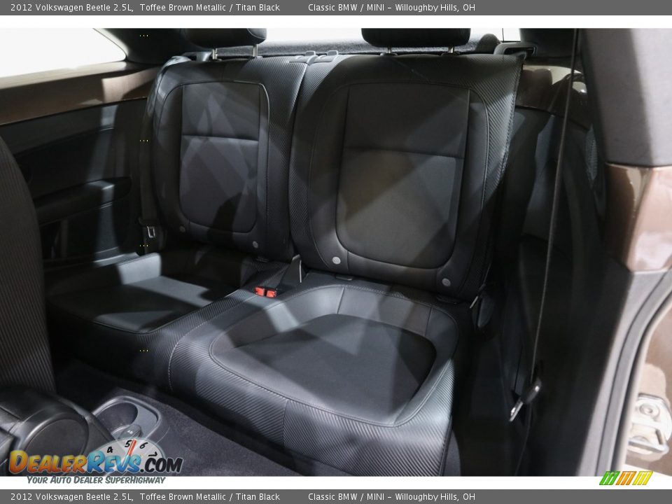 2012 Volkswagen Beetle 2.5L Toffee Brown Metallic / Titan Black Photo #16