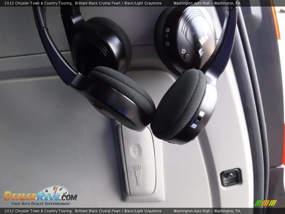 2013 Chrysler Town & Country Touring Brilliant Black Crystal Pearl / Black/Light Graystone Photo #25