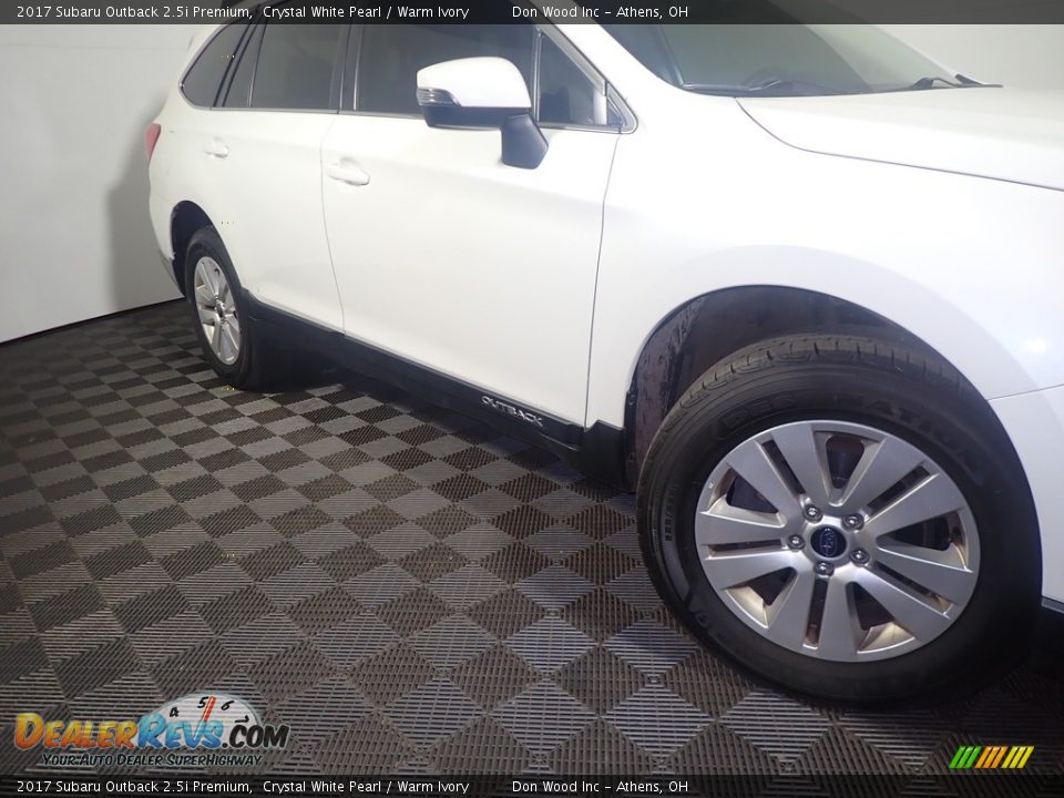 2017 Subaru Outback 2.5i Premium Crystal White Pearl / Warm Ivory Photo #5