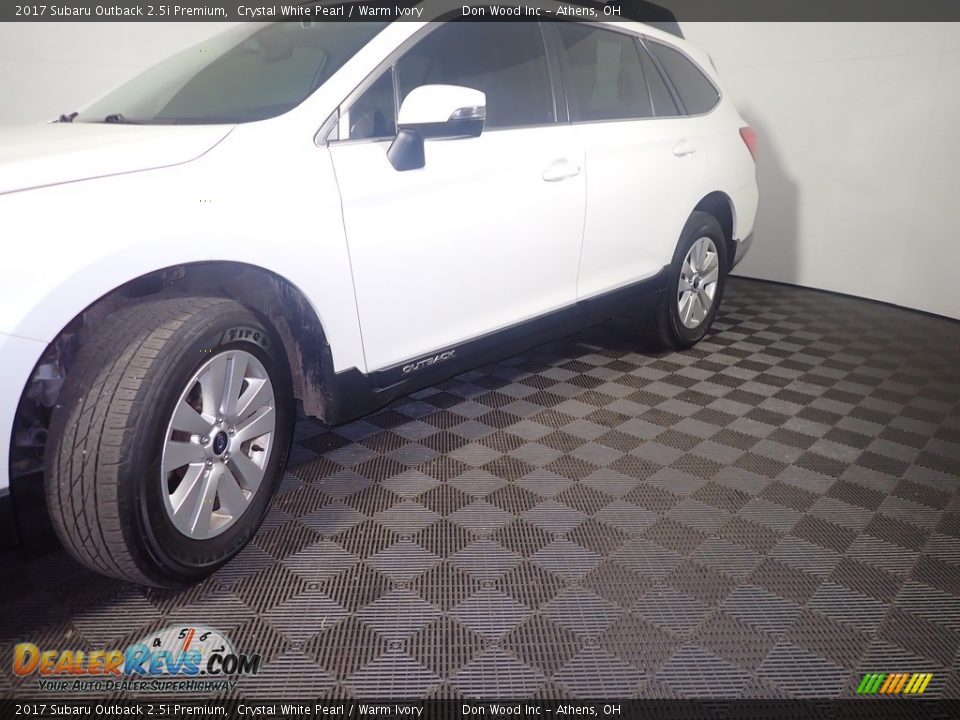 2017 Subaru Outback 2.5i Premium Crystal White Pearl / Warm Ivory Photo #11