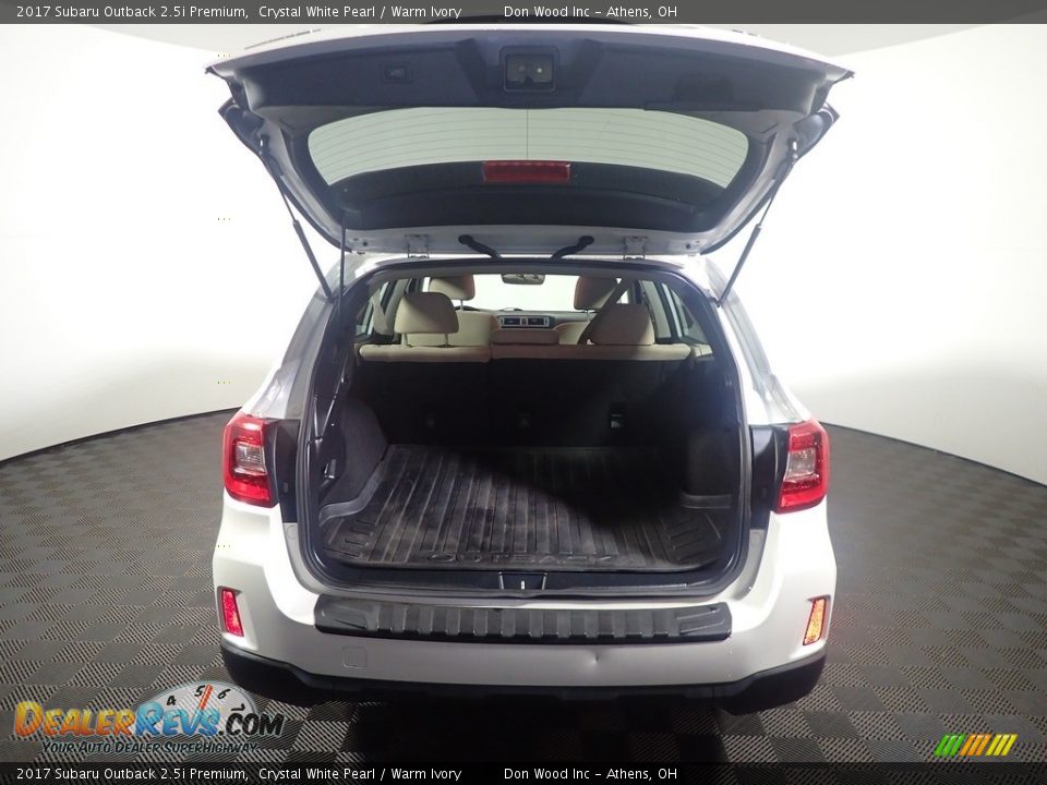 2017 Subaru Outback 2.5i Premium Crystal White Pearl / Warm Ivory Photo #15