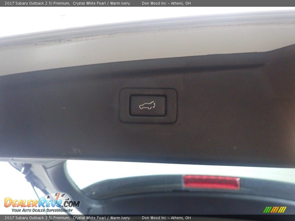 2017 Subaru Outback 2.5i Premium Crystal White Pearl / Warm Ivory Photo #16