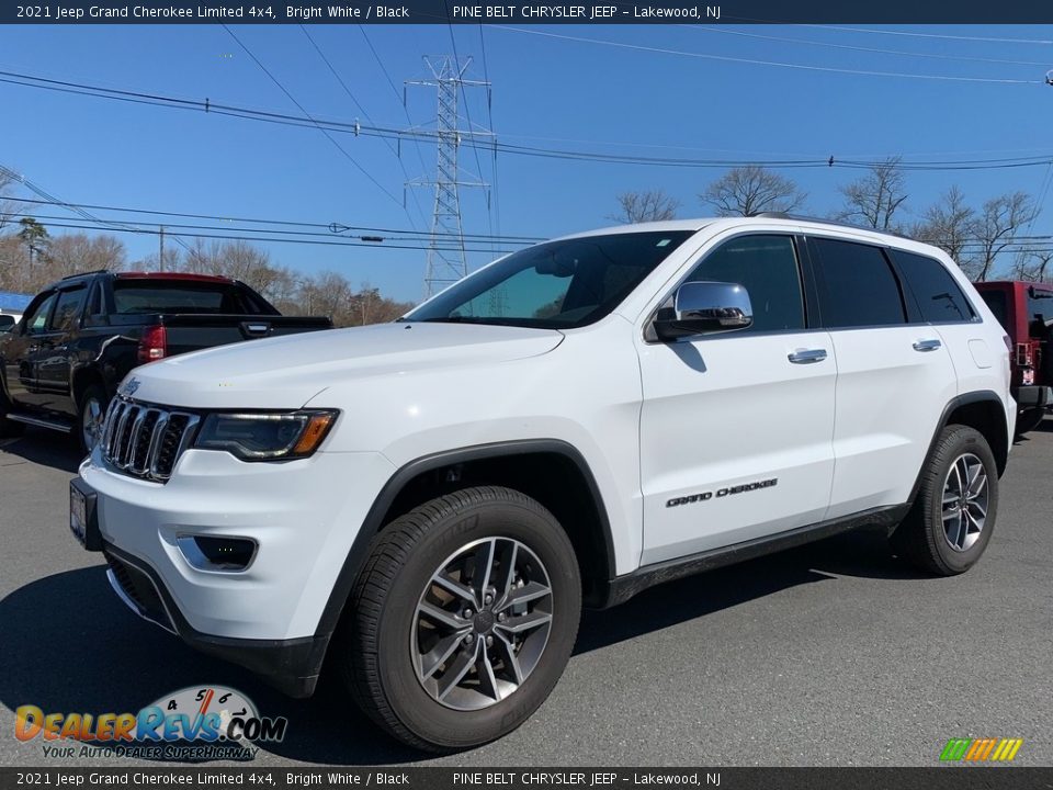 Front 3/4 View of 2021 Jeep Grand Cherokee Limited 4x4 Photo #1