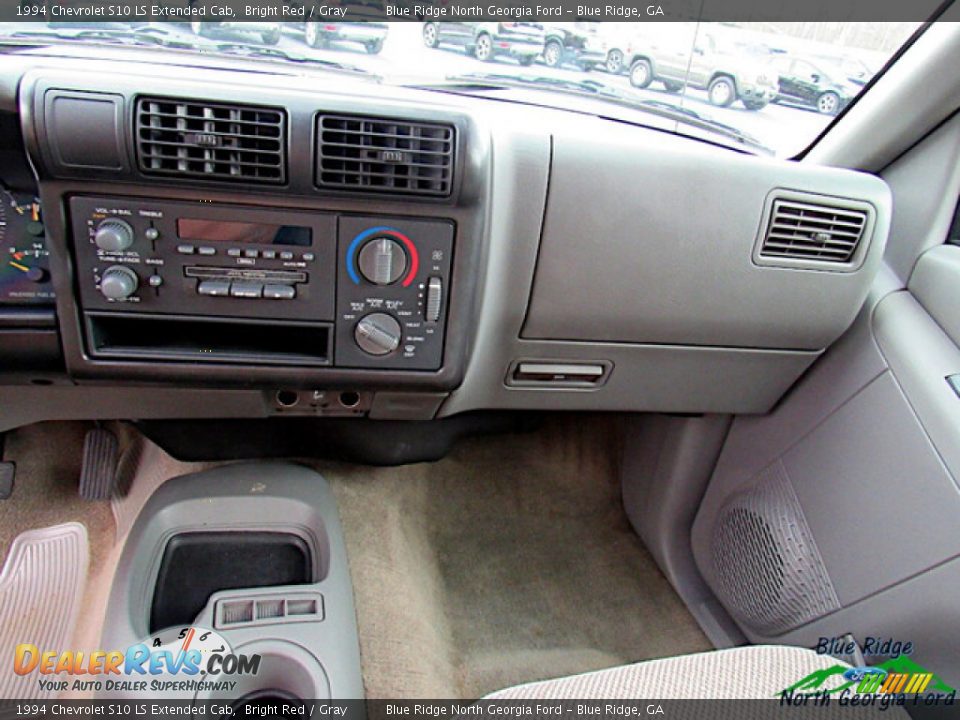 Dashboard of 1994 Chevrolet S10 LS Extended Cab Photo #9