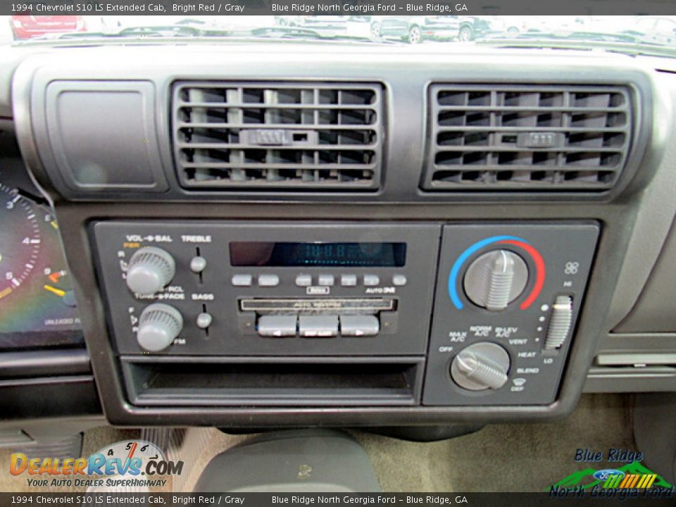 Controls of 1994 Chevrolet S10 LS Extended Cab Photo #11
