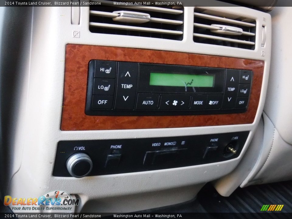 2014 Toyota Land Cruiser Blizzard Pearl / Sandstone Photo #31