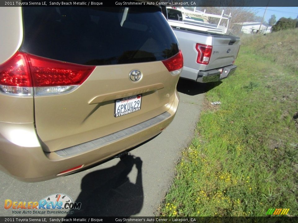 2011 Toyota Sienna LE Sandy Beach Metallic / Bisque Photo #17