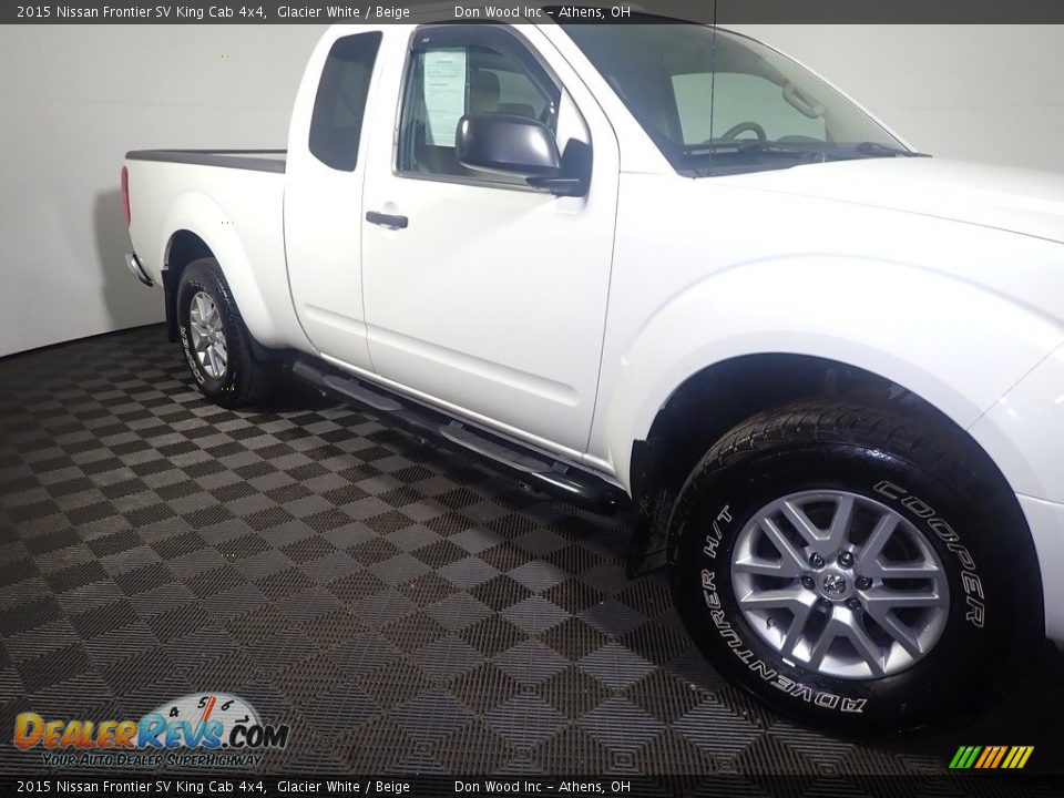 2015 Nissan Frontier SV King Cab 4x4 Glacier White / Beige Photo #3