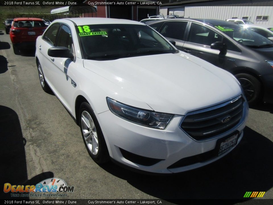 2018 Ford Taurus SE Oxford White / Dune Photo #1