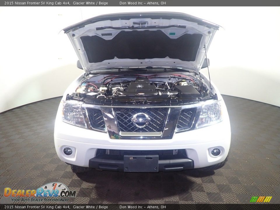 2015 Nissan Frontier SV King Cab 4x4 Glacier White / Beige Photo #5