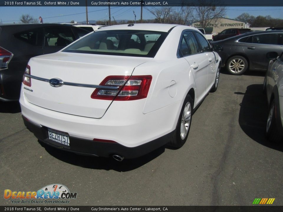 2018 Ford Taurus SE Oxford White / Dune Photo #5